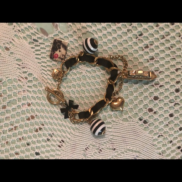 Vintage Betsey Johnson “Take Me Away” Bracelet - Picture 2 of 6